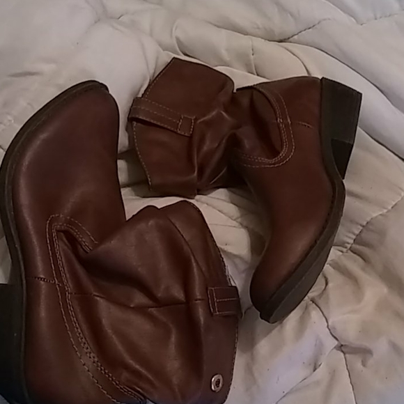 Boots - Picture 3 of 3